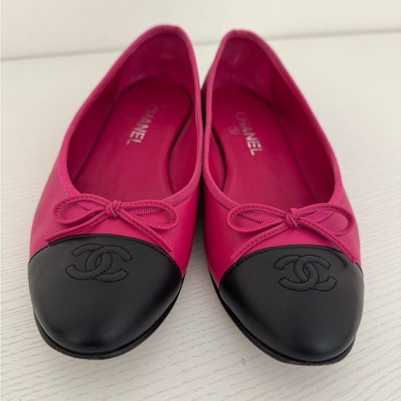 Chanel Hot Pink & Black Leather CC Bow Ballet Flats Size 40.5 Authentic Shoes - Picture 2 of 9